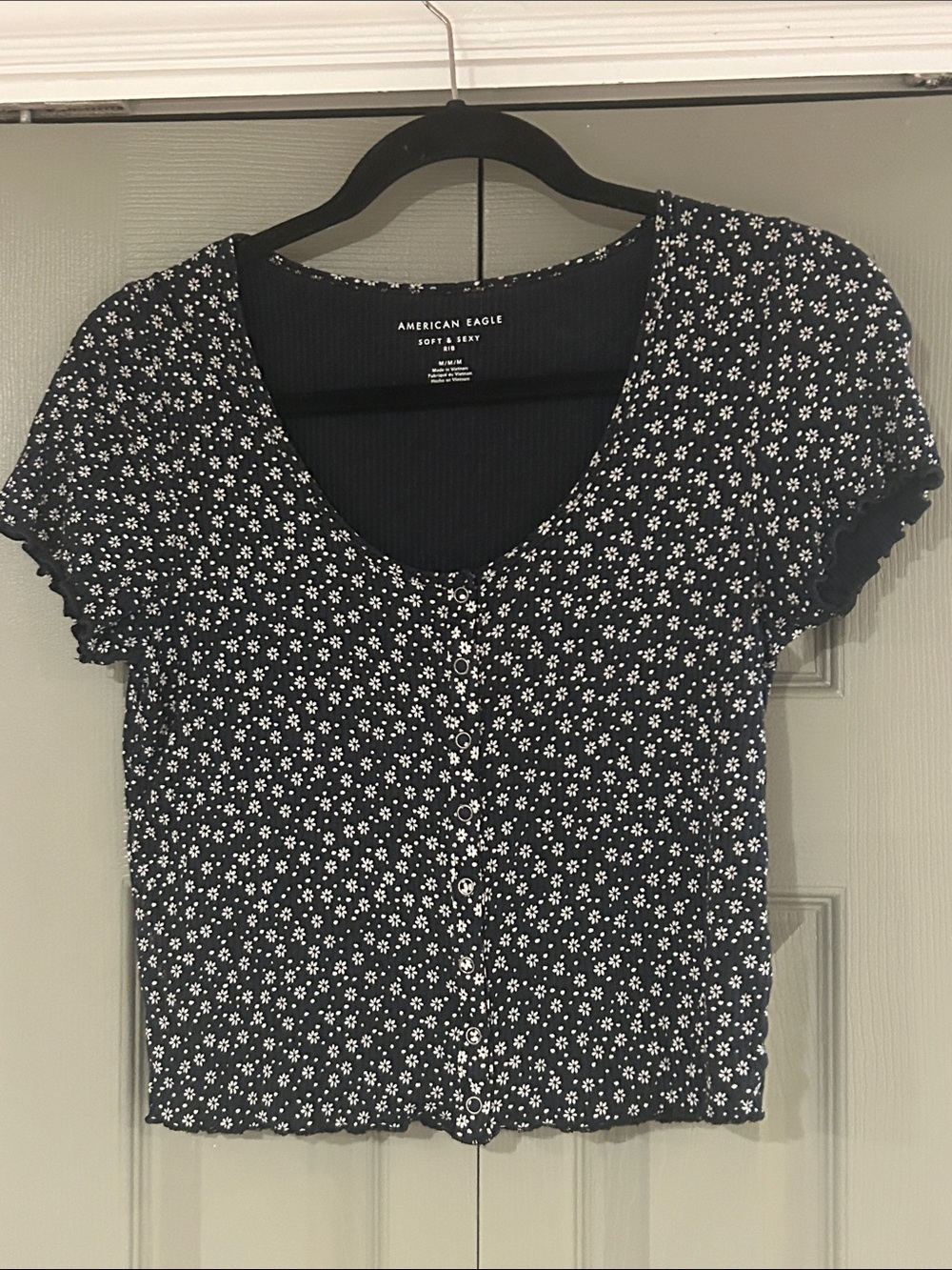 American Eagle Outfitters Black & White Floral Crop Top with Snap Closure